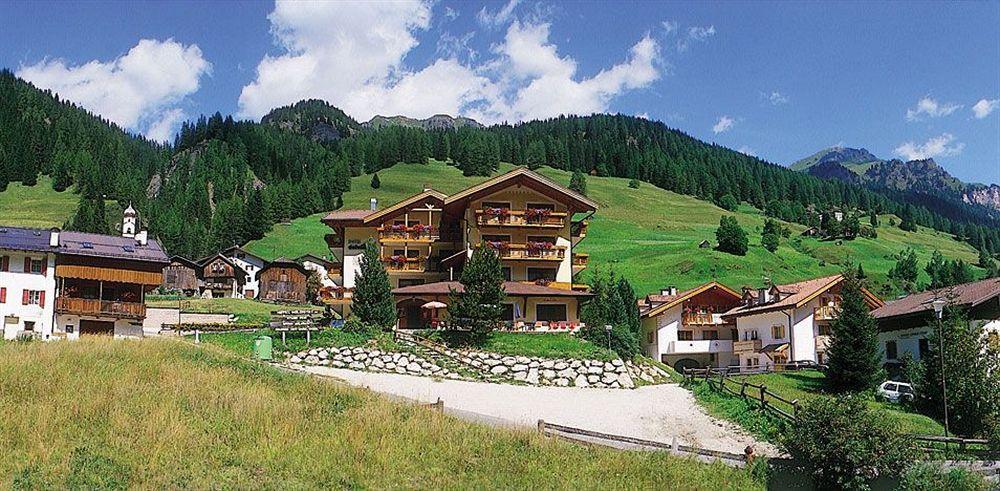 Hotel Dolomites Inn Canazei Exterior foto
