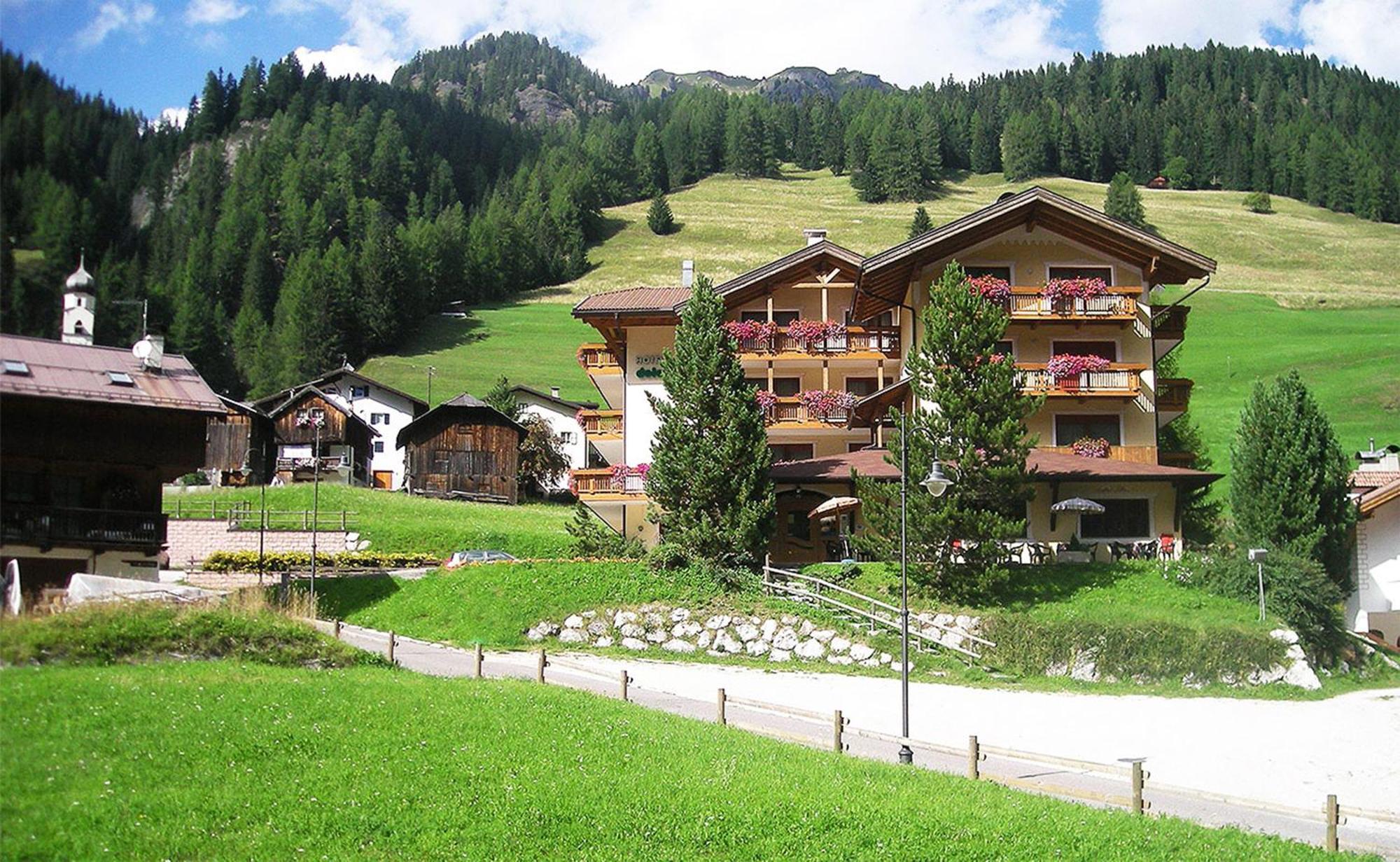 Hotel Dolomites Inn Canazei Exterior foto