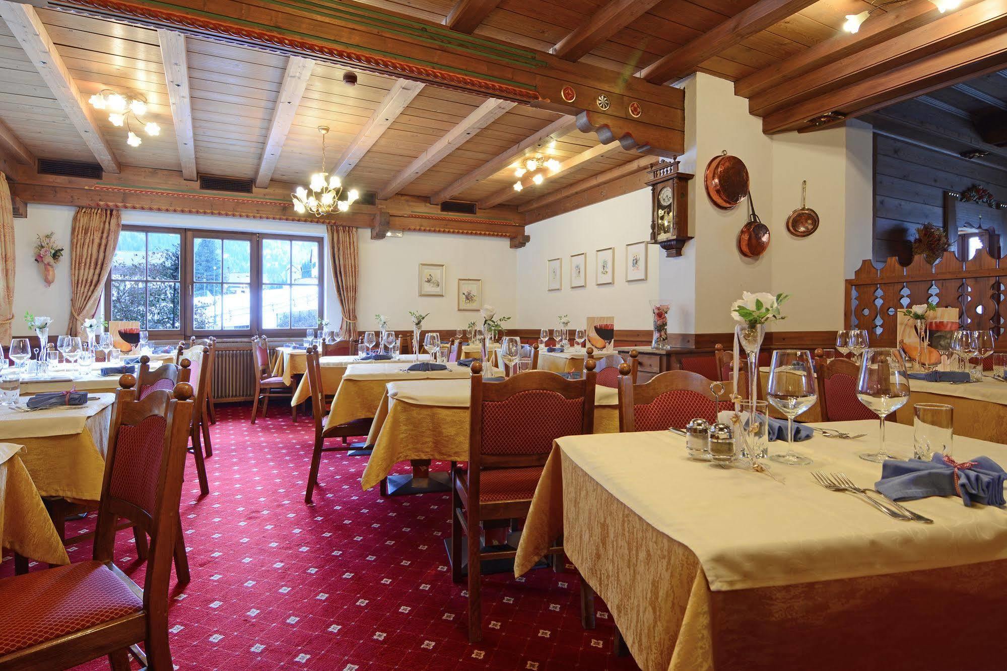 Hotel Dolomites Inn Canazei Exterior foto